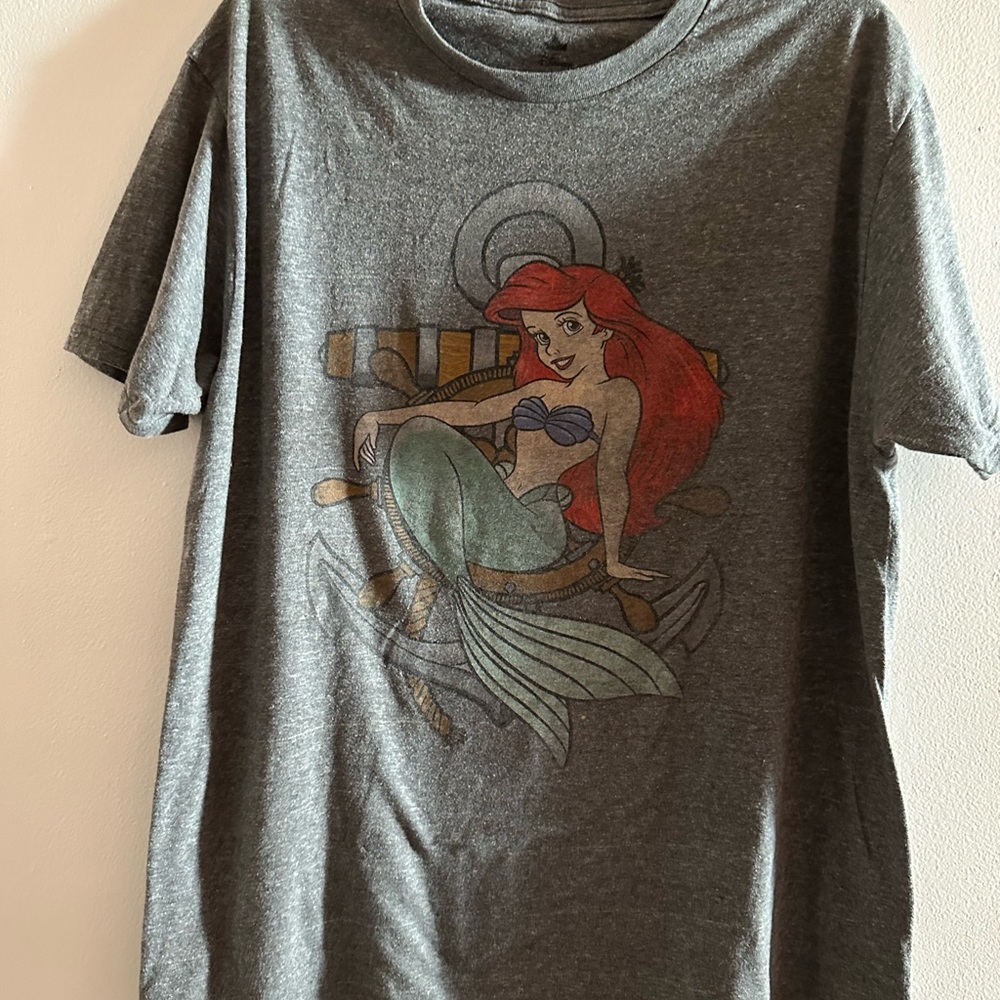 Ariel The Little Mermaid Disney Film
Gray Graphic Shirt large tee shirt . - Picture 3 of 6